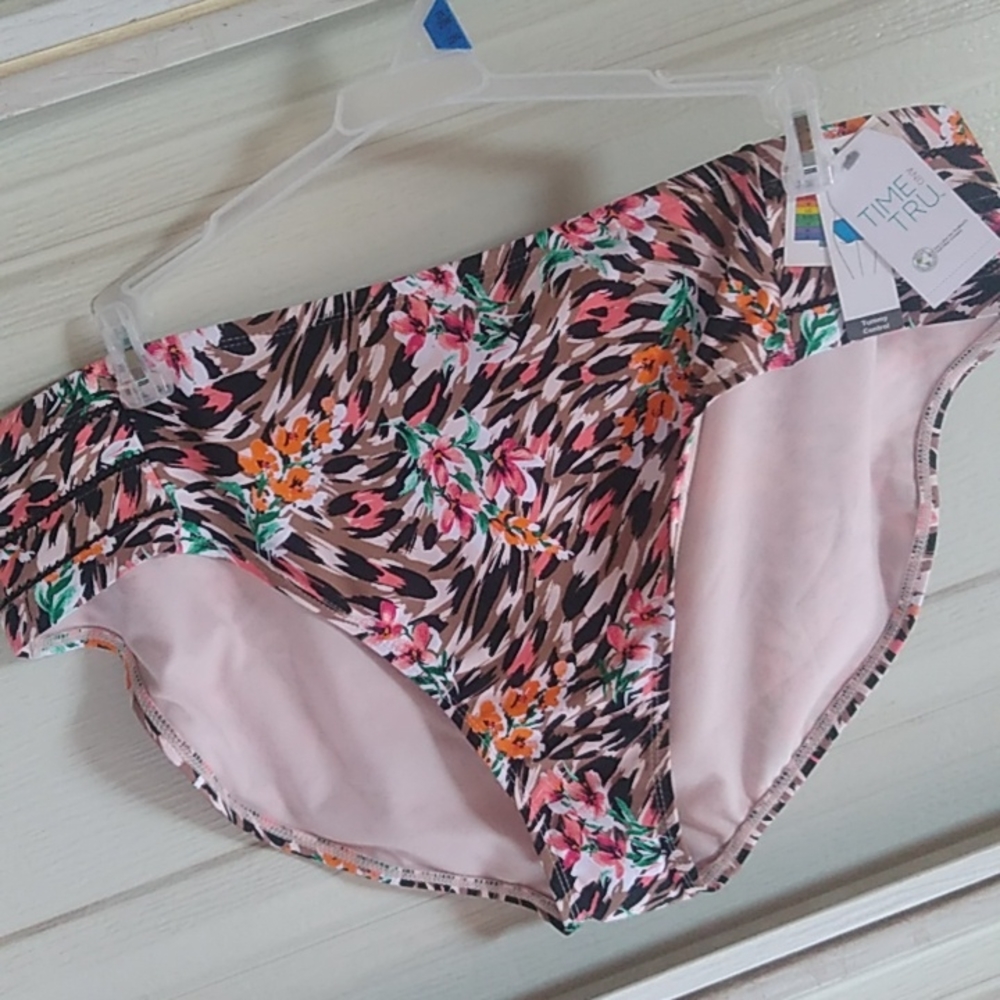 Time & Tru Hipster panty Size 2x (20W-22W) floral & animal print
